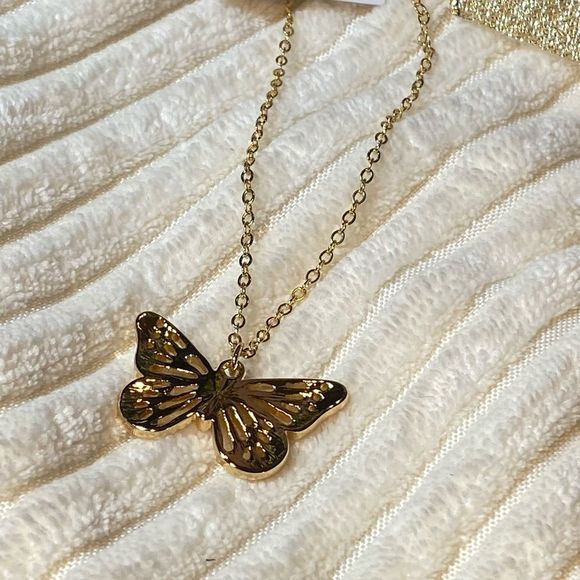 NWT 🦋 HIGH POLISHED GOLD METAL BUTTERFLY LYRIC NECKLACE DAINTY - Picture 3 of 11
